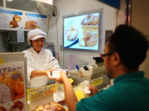 スイーツ専門店サンプリング実施風景
